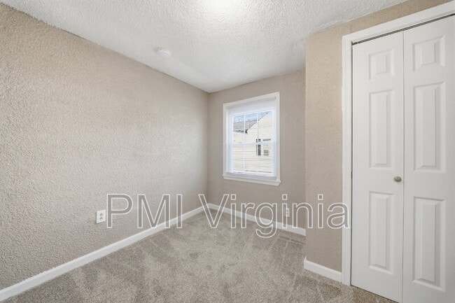 Building Photo - 2213 Maltby Ave