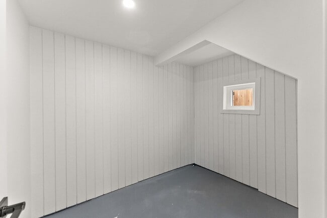 Building Photo - 749-749.5-7495 York Ct