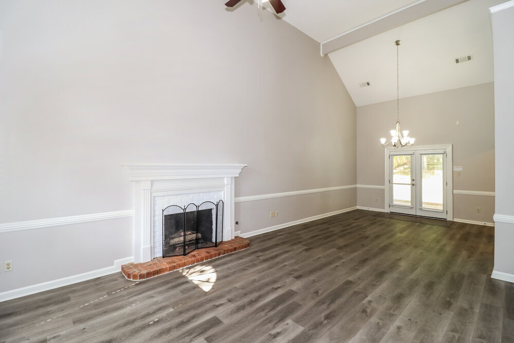 Building Photo - 2418 Lake Edge Dr