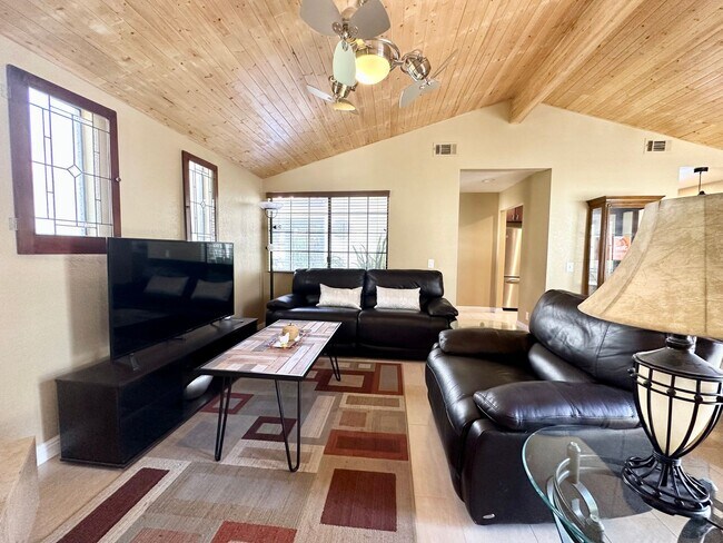 Building Photo - 45550 Ocotillo Dr