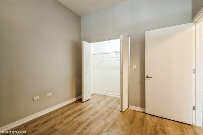 Building Photo - 235 W Van Buren St