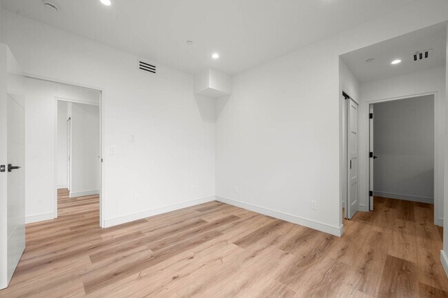 Building Photo - 1920 S Sherbourne Dr