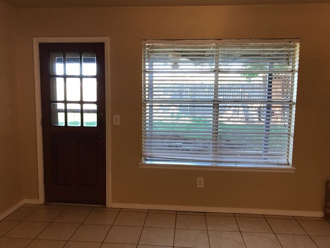 Building Photo - 5222 Clearwater Ct