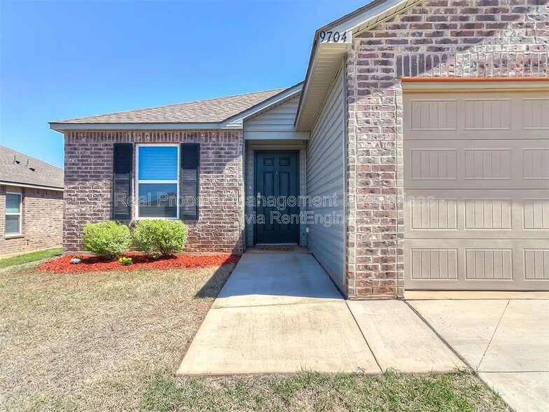 Building Photo - 9704 Saddle Dr