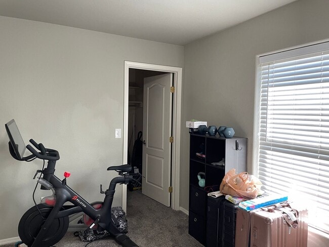 Building Photo - Great 3 bedroom, 2 bath, 2 car garage home...