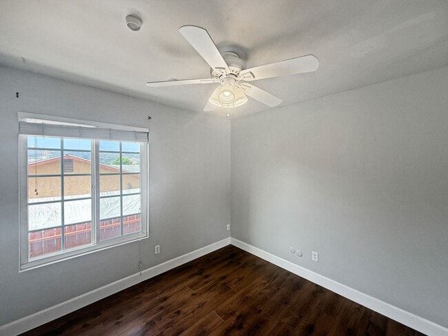 Building Photo - Stunning 4B/2.5Ba House w/ Two Fireplaces,...