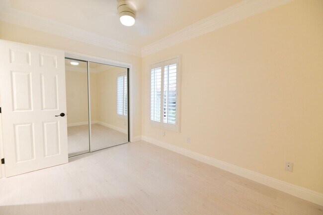 Building Photo - 412 Avenida Santa Barbara