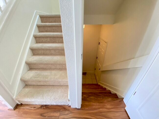 Building Photo - 111 Rowena Pl