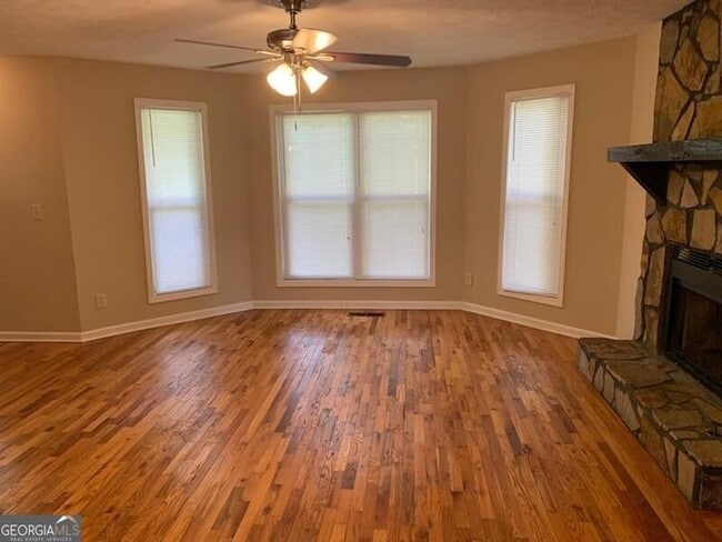 Building Photo - 768 Emerald Forest Cir SW