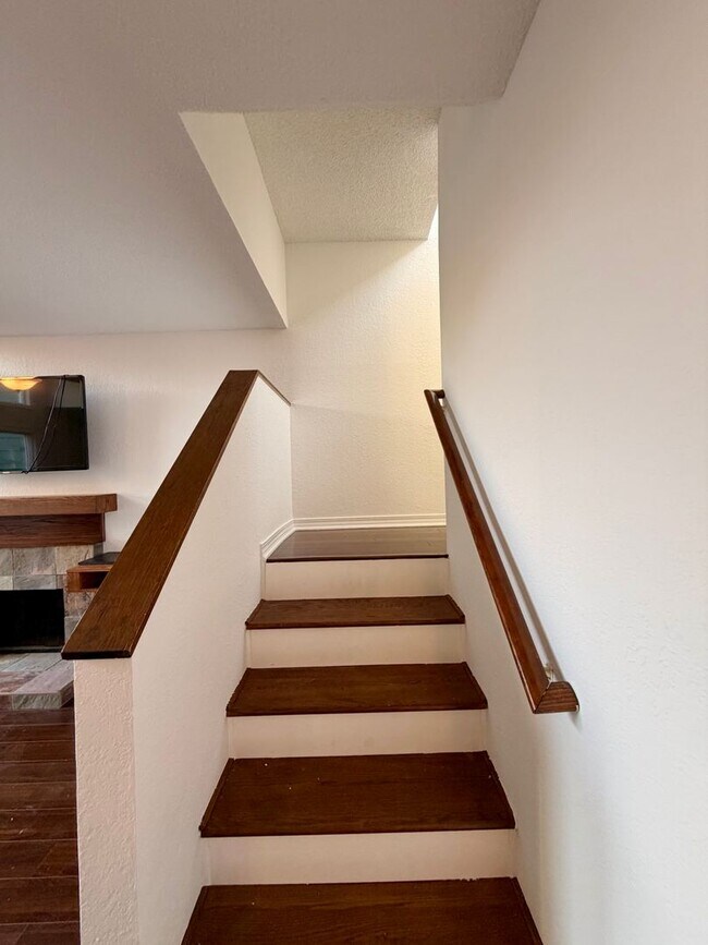 Building Photo - Longfellow Run Townhomes - West Seattle