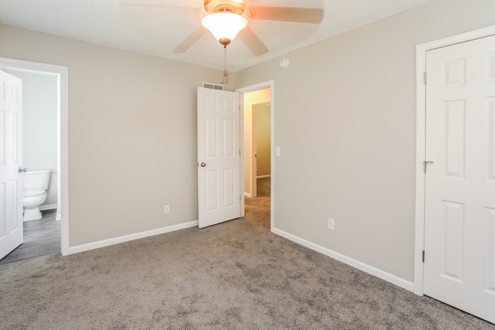 Building Photo - 700 Zay Dr