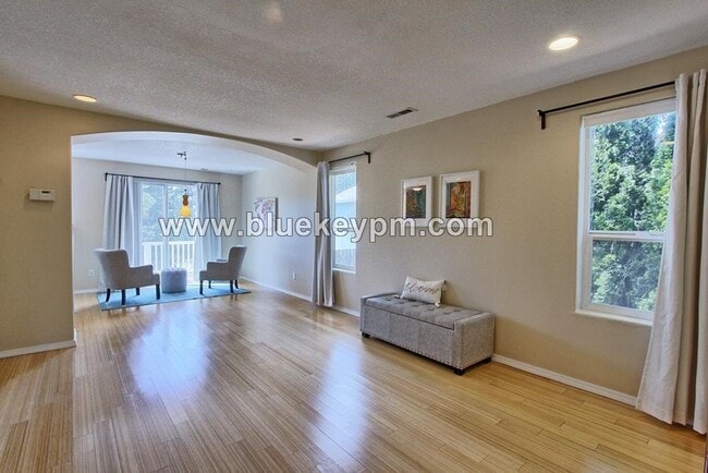 Building Photo - 3 Bed, 2.5 Bath Home in Beaverton near Wes...