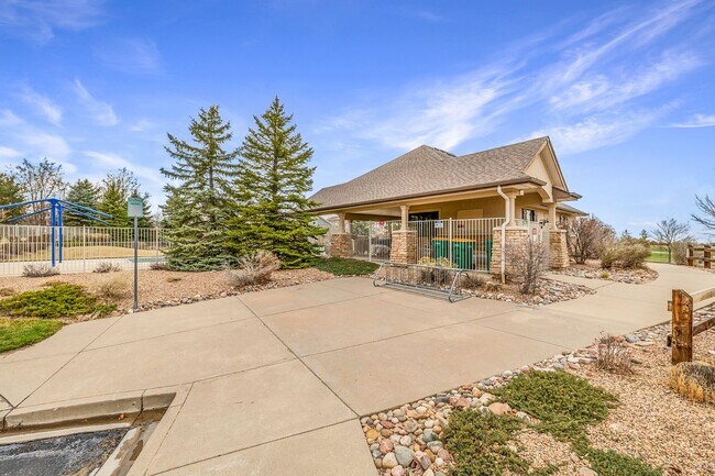 Building Photo - $0 DEPOSIT OPTION. BEAUTIFULLY MAINTAINED ...