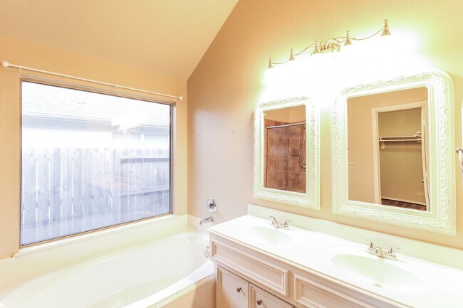 Building Photo - 867 Sierra Brook Ln