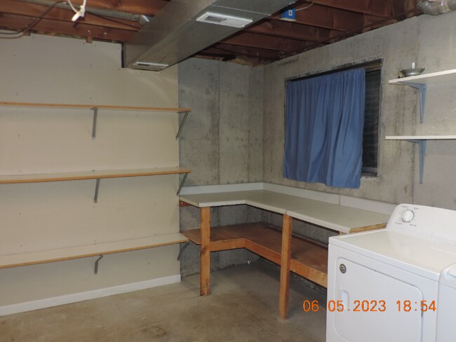 Building Photo - 4240 S Mobile Cir