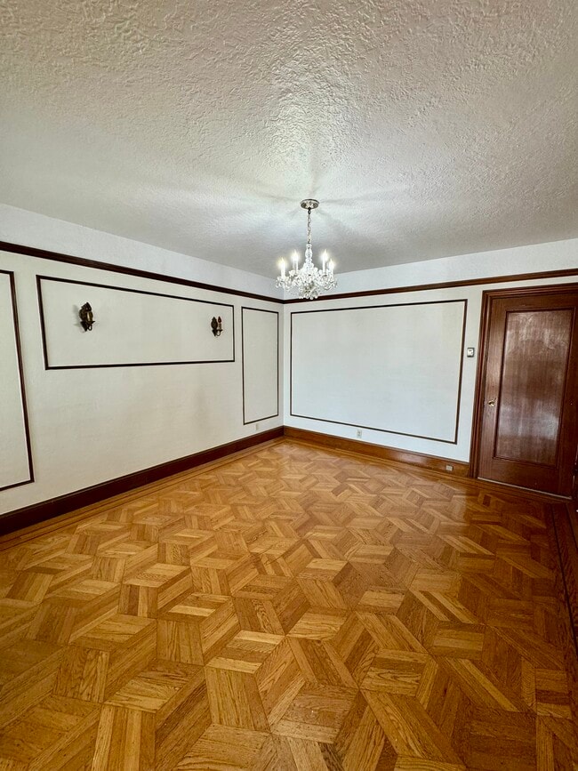 Building Photo - 615 Prague St