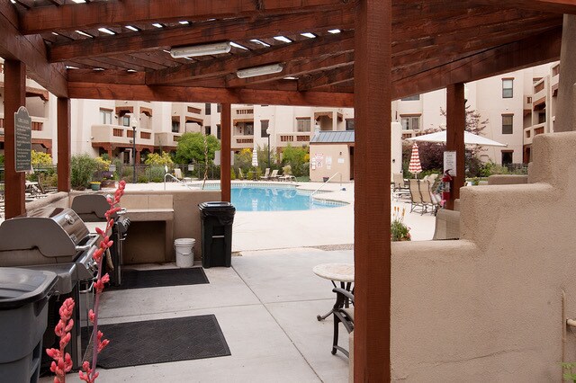 Building Photo - 1405 Vegas Verdes Dr