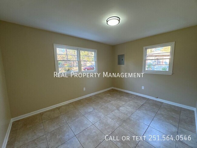 Building Photo - 6805 Stinson Ct