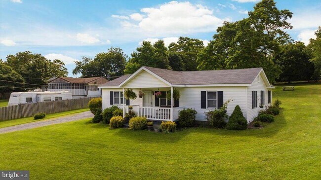 Building Photo - 709 Dicks Hollow Rd