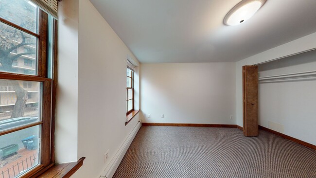 Building Photo - Foggy Bottom 1,200 Square Foot Rowhouse Off Washington Circle W/Exposed Brick! Prime Location!
