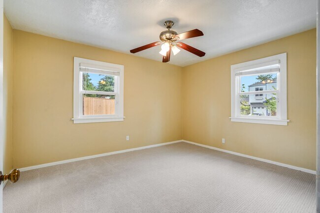 Building Photo - Newly Remodeled 2 Bed, 1 Bath Rental Home in SE Portland!