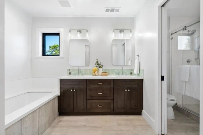 Building Photo - Contemporary Mount Carmel Retreat with Seamless Indoor-Outdoor Living