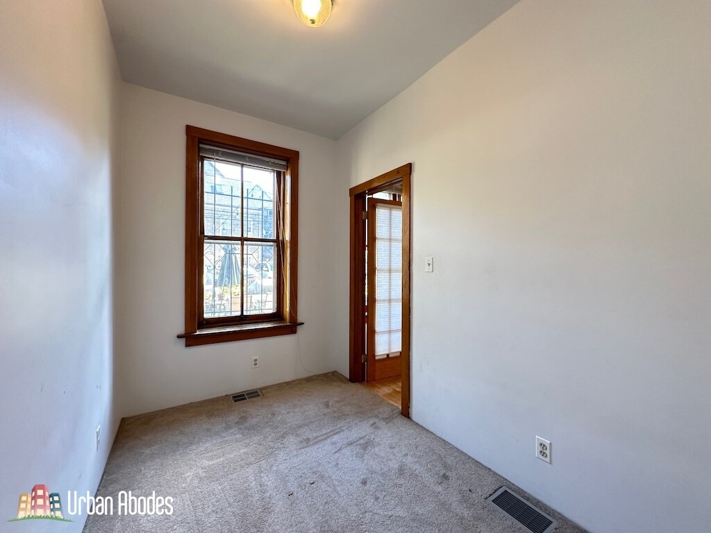 Building Photo - 1435 N Bosworth Ave