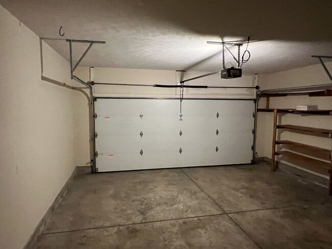 Building Photo - Orchard Crest Home with Willard Schools