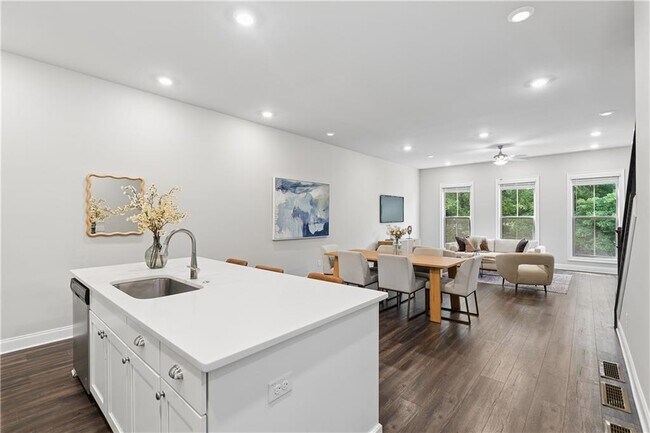 Building Photo - 857 Constellation Dr