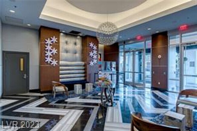 Building Photo - GORGEOUS DOWNTOWN HIGHRISE CONDO FOR LEASE!