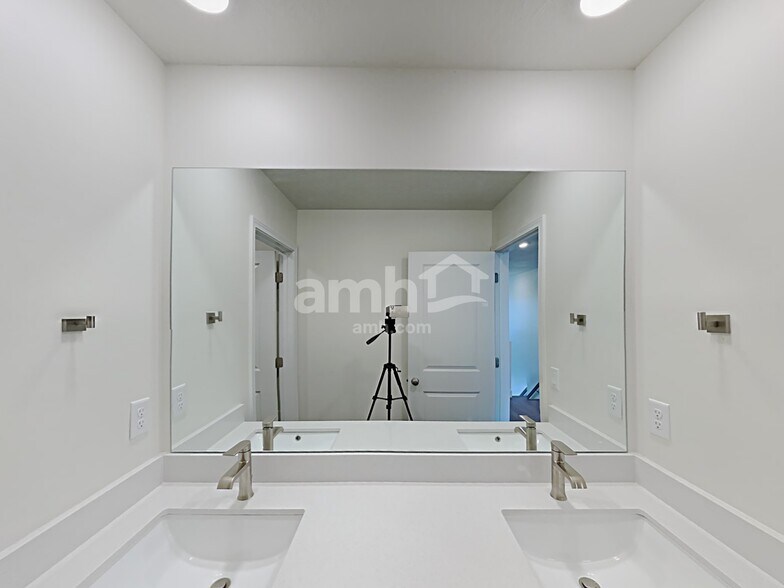 Building Photo - 2613 W 3340 S