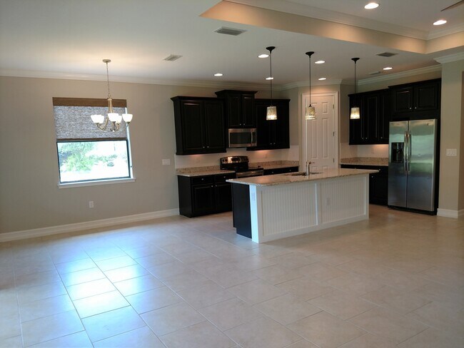 Building Photo - Unfurnished Annual Rental - Lovely 3 Bedroom Home in Calusa Park. Nicely upgraded and Pet Friendly