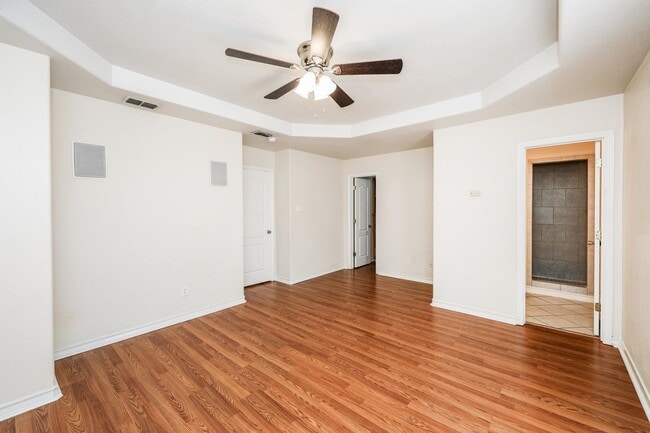 Building Photo - 1000 Ranchway Dr