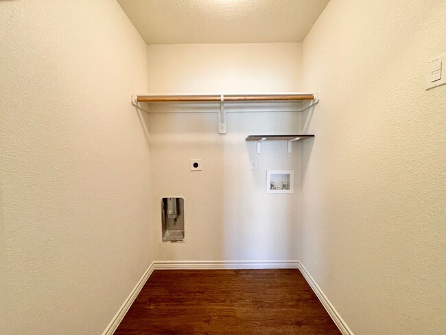 Building Photo - 1529 Justin Lp