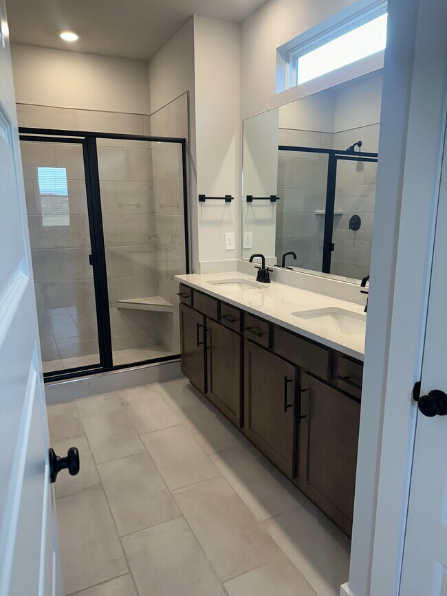 Building Photo - 1021 Royal Gorge Private Ct