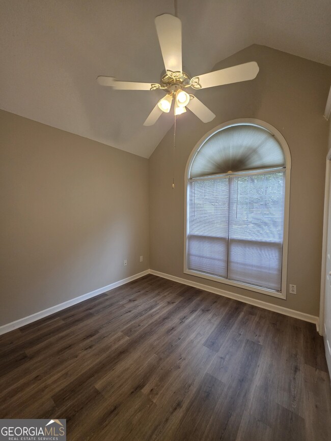 Building Photo - 120 Cloverwood Dr