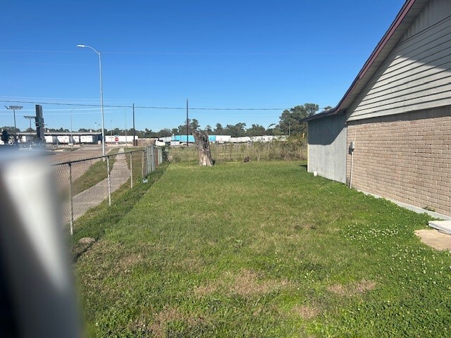 Building Photo - 5803 Yorkwood St