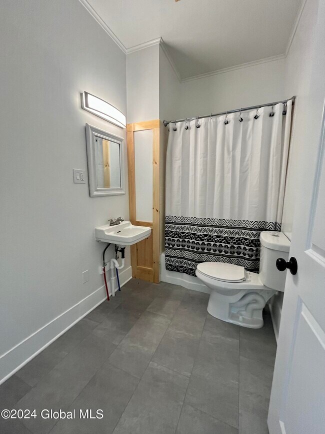 Building Photo - 53 N Park St