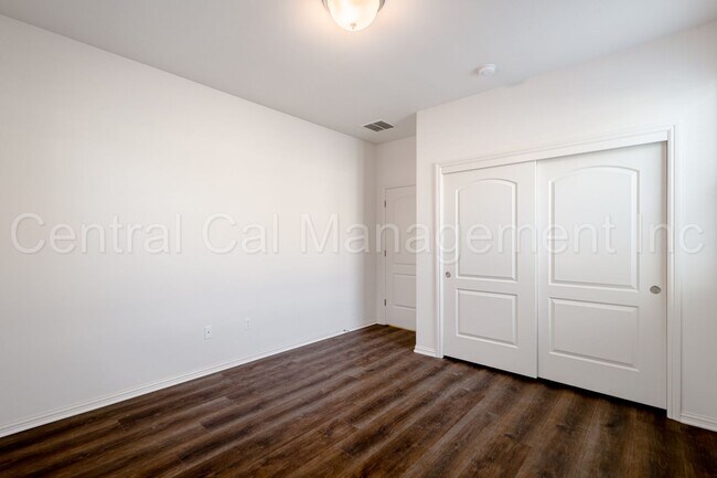 Building Photo - 4 Bedroom/3 Bath Home with Office and Paid...