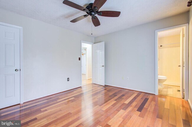 Building Photo - 351 Skyview Dr