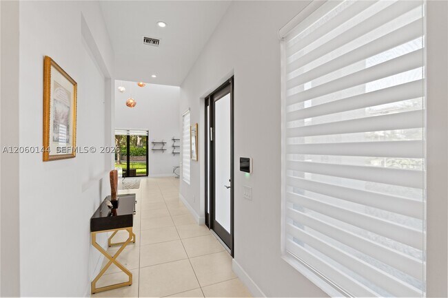 Building Photo - 3472 Emerson Dr