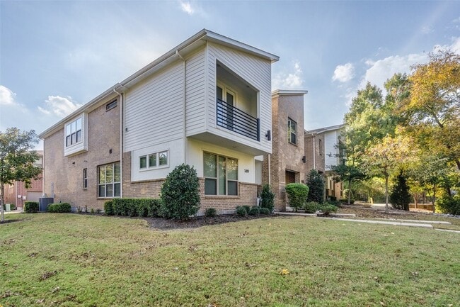 Building Photo - 1423 Lamb Dr