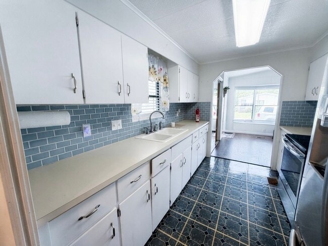 Building Photo - 2140 Pebble Beach Blvd