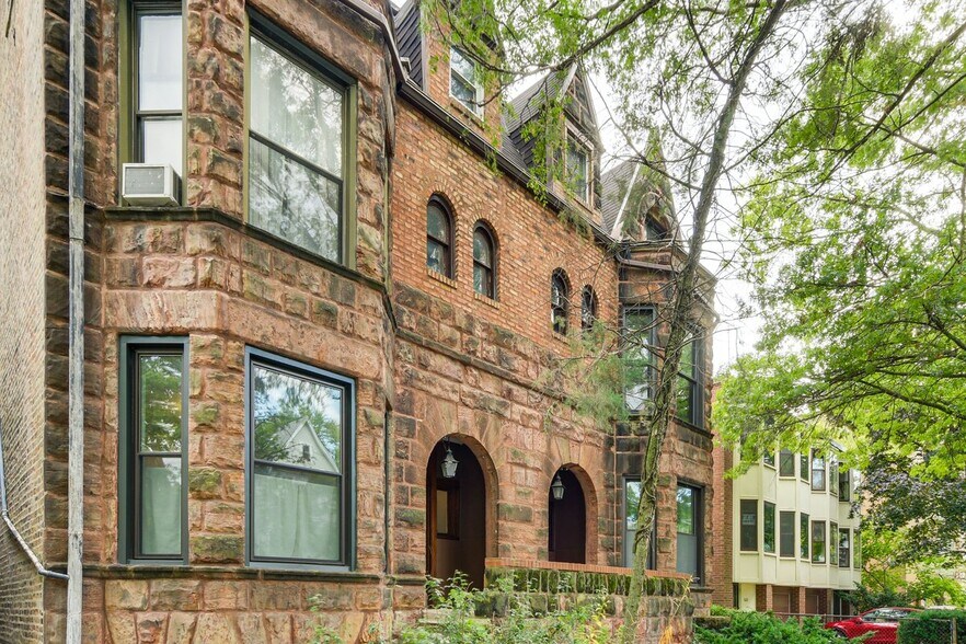 Primary Photo - 5429 S Blackstone Ave