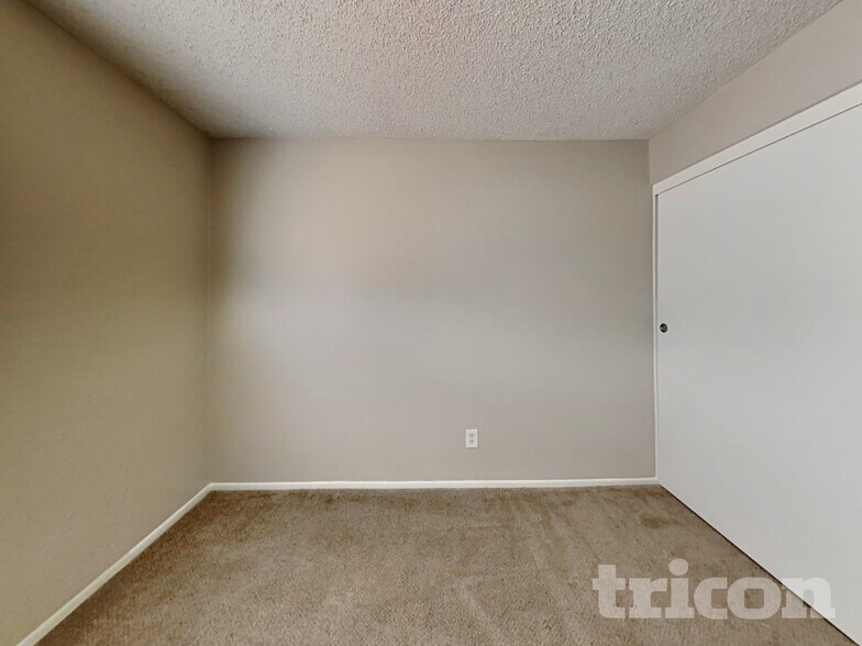 Building Photo - 3644 N 89th Ave