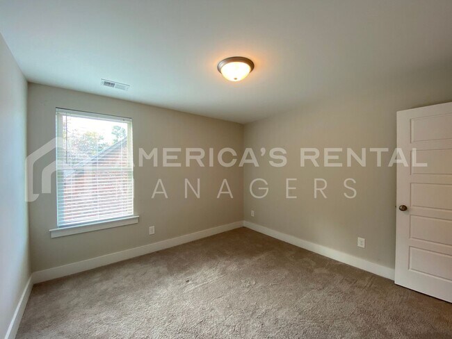 Building Photo - Large Townhome for Rent in Gardendale... Available to View Now!