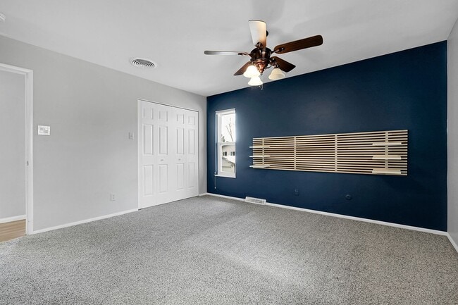 Building Photo - 3 bedroom, 3 bathroom home with 2 car garage