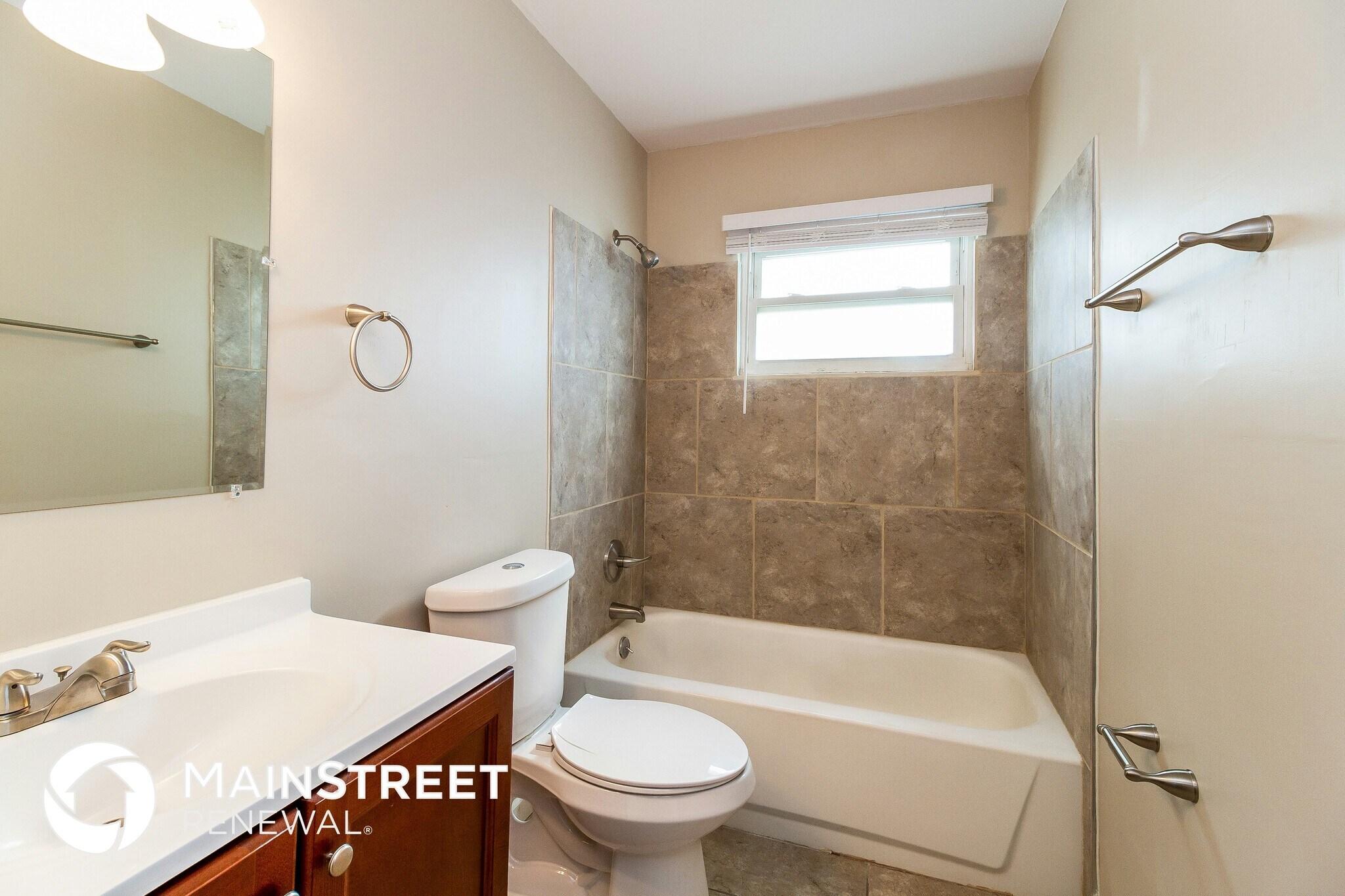 Building Photo - 1880 Queensrowe Pl