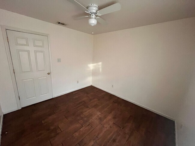 Building Photo - 3302 Alicante Ct