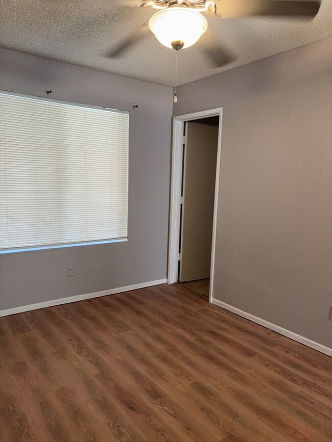Building Photo - 3 bed 2 bath in Phoenix!!  Ready for Move In!